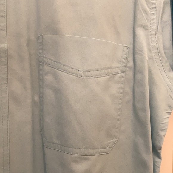 SHORT SLEEVE BUTTON DOWN W/ POCKET ON RIGHT CHEST! - Picture 3 of 3